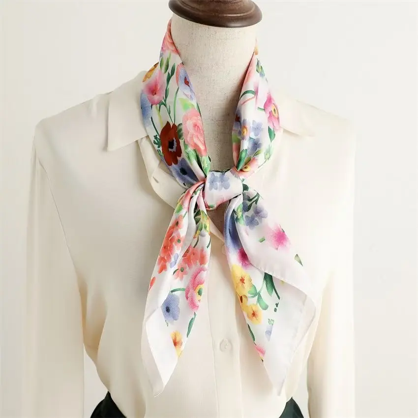 Women's Elegant Ditsy Floral Square Scarf - 100% Polyester Satin Silk-Feeling Fashion Neckerchief, Fabric Print Blooming Floral Chic Bandana Headwrap Neck Scarf, Multi-Use Female Accessory, Fashion Neckerchiefs, Fabric Print Neckerchiefs