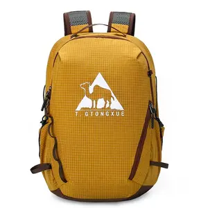 Zippered nylon fabric one-size-fits-all backpack