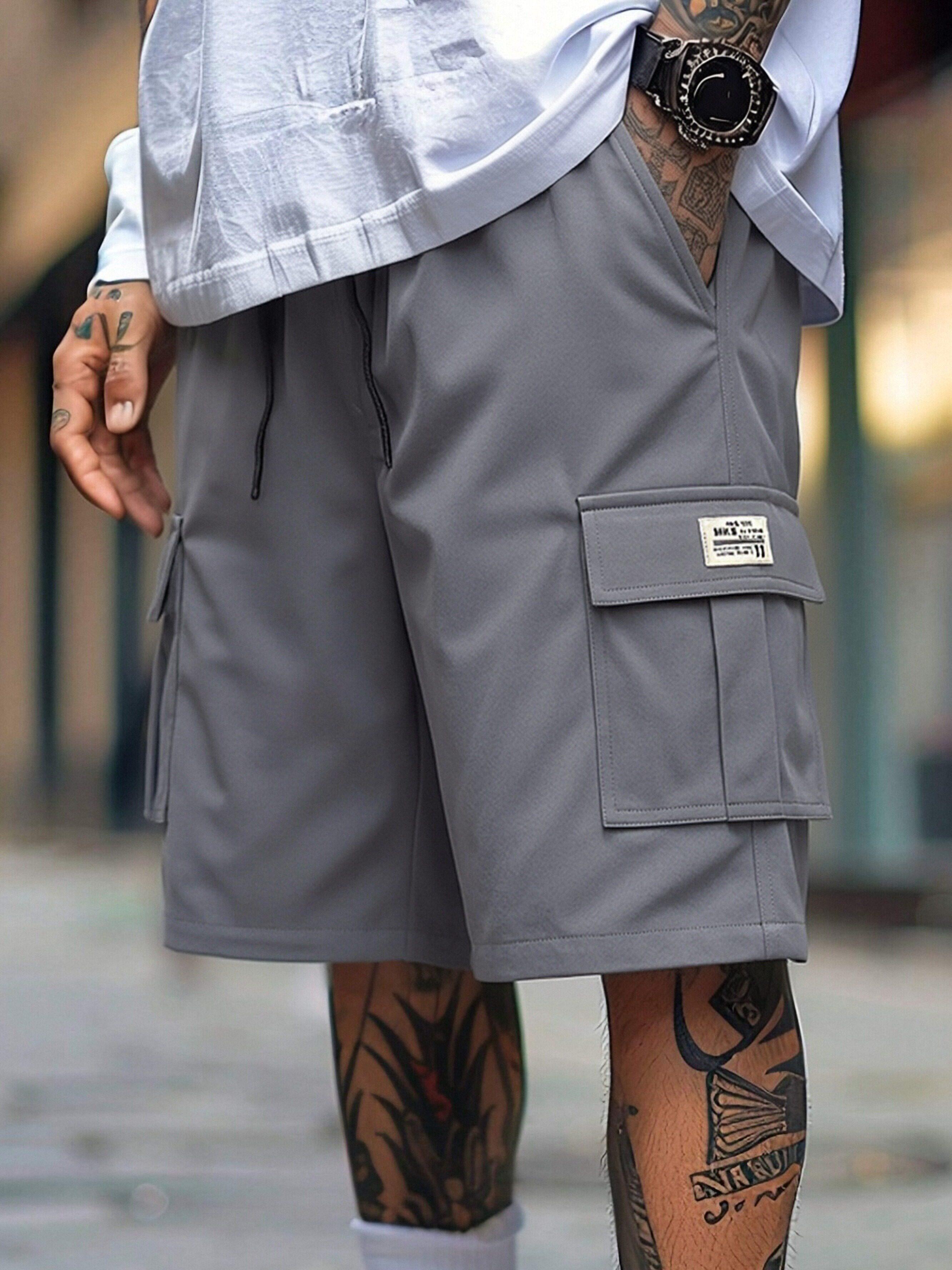 Men’s 3-pack cargo shorts in a trendy street style loose, casual knee-length design with multiple pockets and quick-dry fabric. Suitable for sports and beachwear, an essential summer fashion piece. Crewneck Top