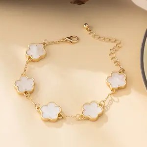 Fashionable, elegant, and lucky five-petaled flower bracelet for women