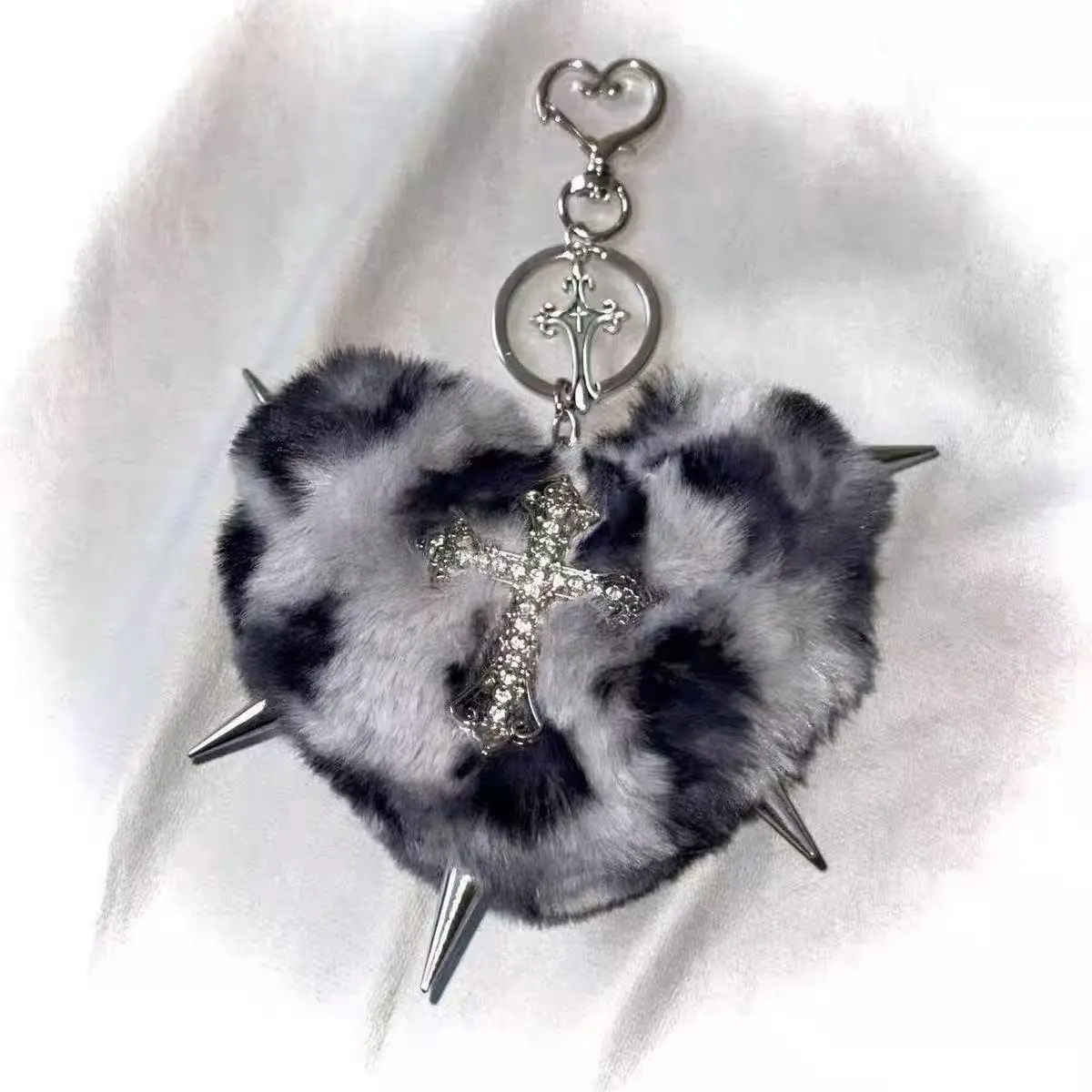 DIY Plush keychains, cross，heart-shaped charms, and cute, high-quality plush toys