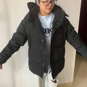 Cool Down Jacket - Stylish Black Puffer Coat with Hood and Zipper Closure for Men