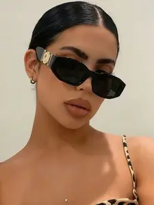 1pc Full Frame Geometric Retro Fashion Glasses, Multifunctional Geometric Pattern Small Square Women's Glasses, Ideal for Daily Wear and Travel, Trendy Beach Eyewear, Street Style Shades, Square Sunnies, Trendy Square Sunglasses