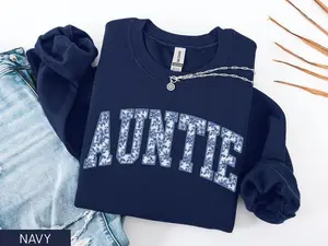 Christmas Auntie Sweatshirt, Aunt Christmas Sweatshirt, Cute Auntie Christmas Sweater, Trendy Holiday Aunt Crewneck