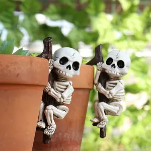 2pcs Climbing Skeleton Decorations for Halloween, Creative Outdoor Garden and Cup Edge Decor, Versatile Skull Figurines for Home & Office, Garden Accessories, Creativity, Exterior Decorative Statues