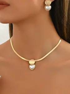 3pcs New Elegant Necklace + Earrings Jewelry Set For Women, Fashion Golden Flat Snake Chain, Geometric Striped Disc, Faux Pearl Heart Pendant Combo Design, Choker Necklace, Suitable For Daily Wear, Holidays, All Seasons, High-End Gift Accessories