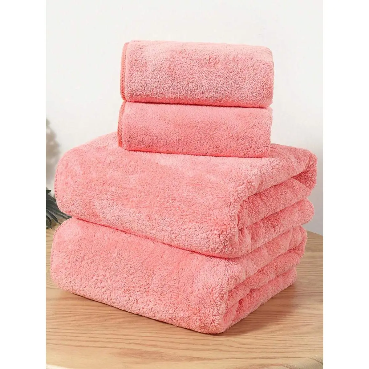 4pcs/2pcs Coral Fleece Solid Color Soft Absorbent Lint-Free Bathroom Set, Thickened Couple Towels For Home Use, Fast Drying Head And Face Towel, Beach Towel, Bath Decoration, 34*75cm Towel 1pc, Or 70*140cm Bath Towel 1pc, Or 40*80cm Large Towel 1pc