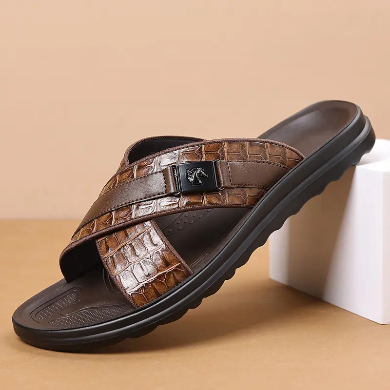 New men’s summer platform slides with crisscross straps—non-slip, comfortable, and featuring a casual beach style. Stylish crisscross design with metal buckle detailing; lightweight and easy to wear, suitable for everyday outdoor activities and casual occ