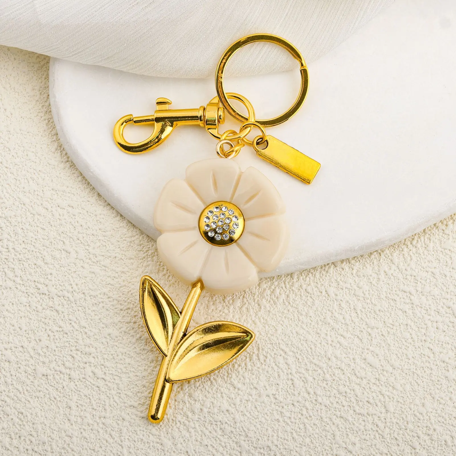 Daisy Bag Charm / Keychain – Trendy "Insta-style" Zinc Alloy Floral Pendant