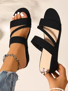 A Pair of Women's Versatile and Comfortable Summer Shoes, Fashionable Casual Sandals, Ideal for Casual Outings and Daily Wear, Trendy Footwear for Every Occasion