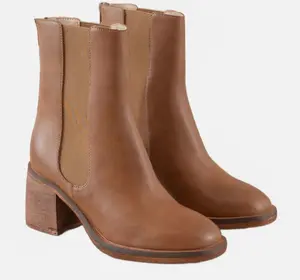 the Olivia | Caramel Chelsea Heel Boots