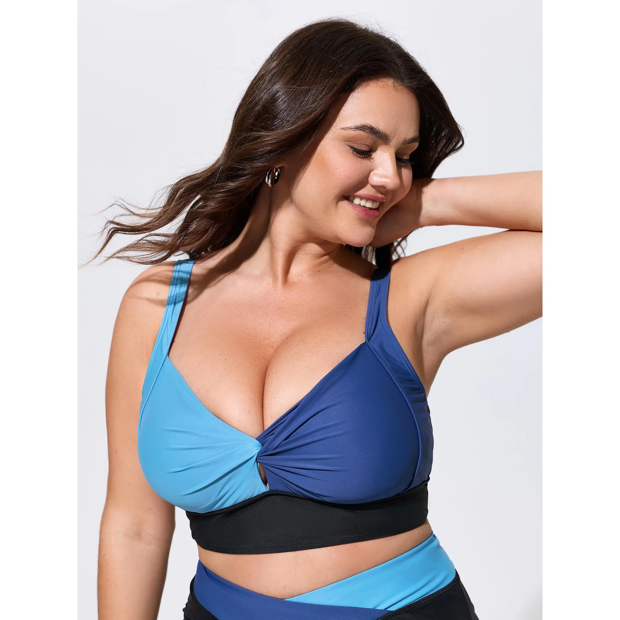 BloomChic Plus Size Colorblock Ruched Bikini Top,Sporty Chic Swim Top with Adjustable Straps and UPF 50 Sun Protection,Summerfinds, Female, Nylon, Twist, Upf 50+ Shell, Chest Pad, Cold Wash, Machine Washable, Stretchable, Ruched Twist, Casual Bikini Top,