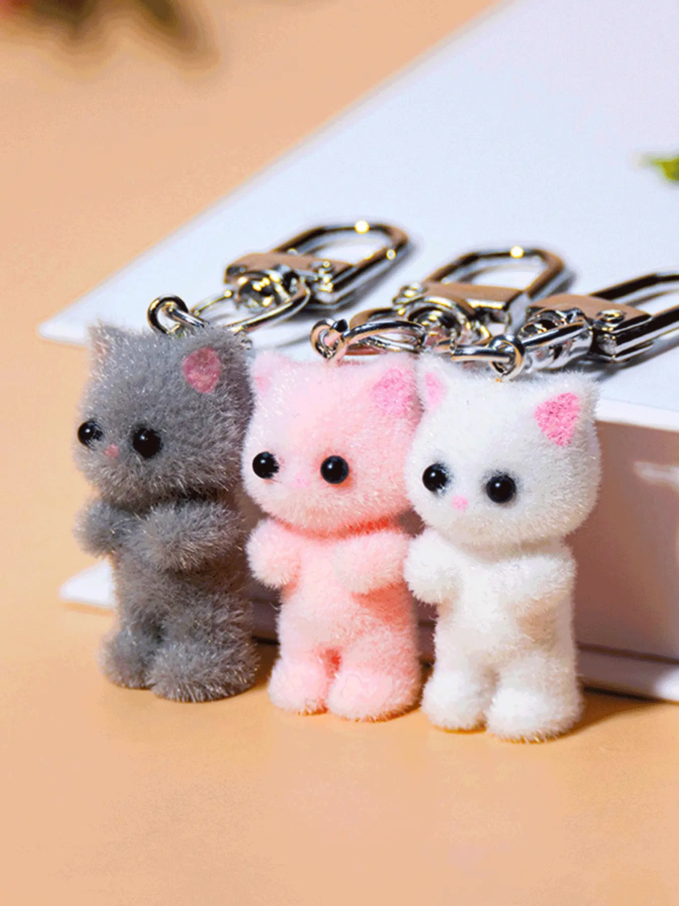 3pcs Random Plush Resin Cute Cat Keychain, Fuzzy Fluffy Keychain, Cute Keychain Accessory, Animal Charm for Bags, Phones & Headphones, Perfect Gift for Friends