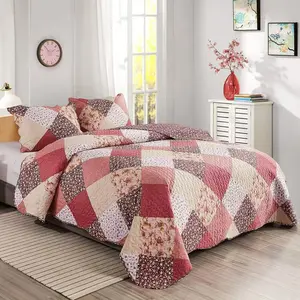 3-Piece Floral Bedding Set with Patchwork Coverlet All Season Bedspreads King Size Elegant and Warm for Year Round Use