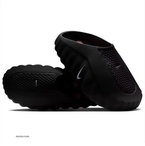 Unisex Black Hollow Perforated Clogs, Breathable Mesh Upper, Chunky Non-Slip Orange Stud Outsole, Sleek Slip-On Mule Sandals For Beach, Shower, Walking & Daily Streetwear ：