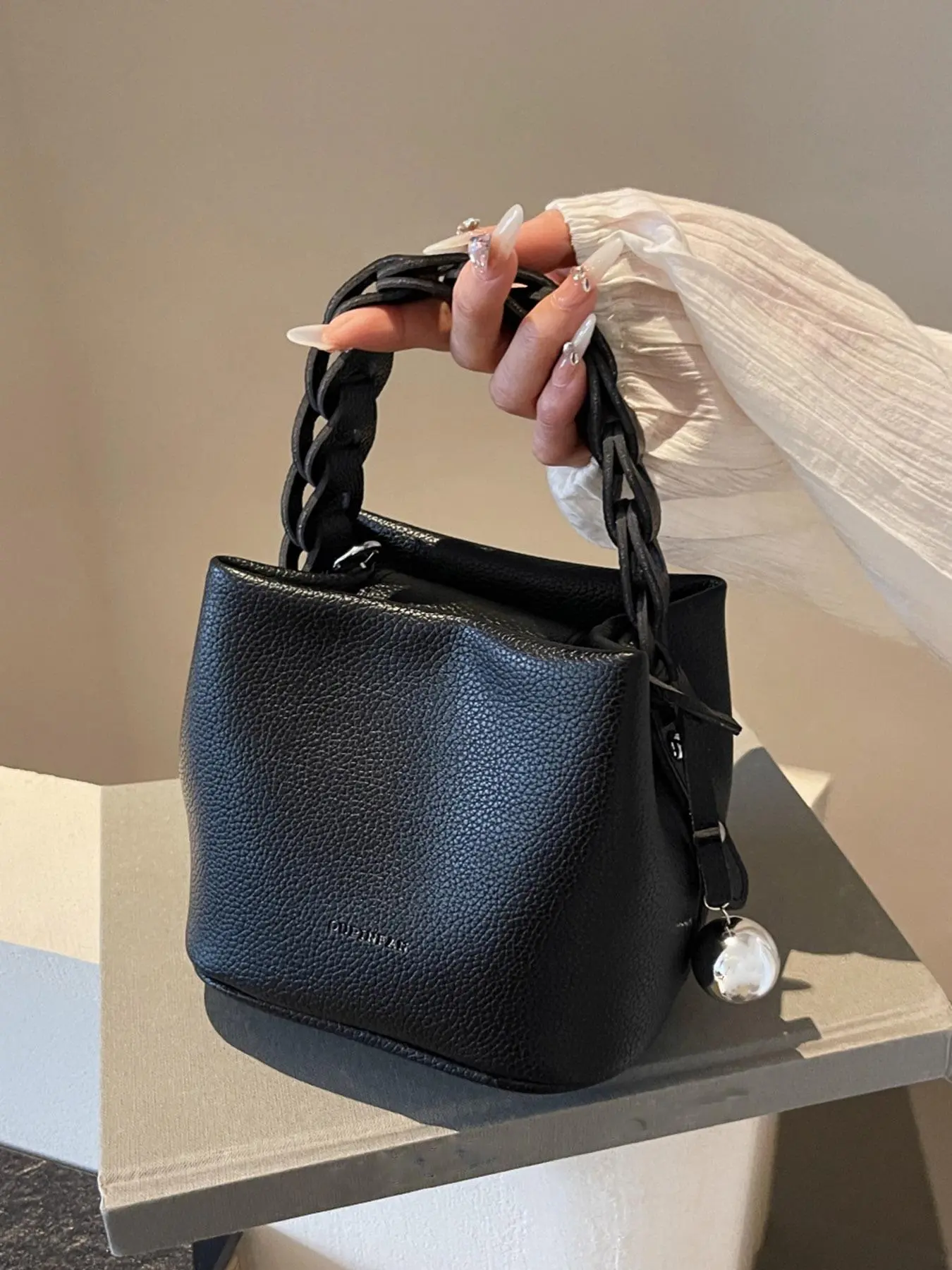 Textured Hand-Held Bucket Bag, Soft Leather Lychee Pattern Shoulder Crossbody Bag, Casual Versatile Commuter Bag for Daily Use, Handbag Shoulder Purse, Handheld Bag Purse, Cross Body Bags, Casual Fashion Bag