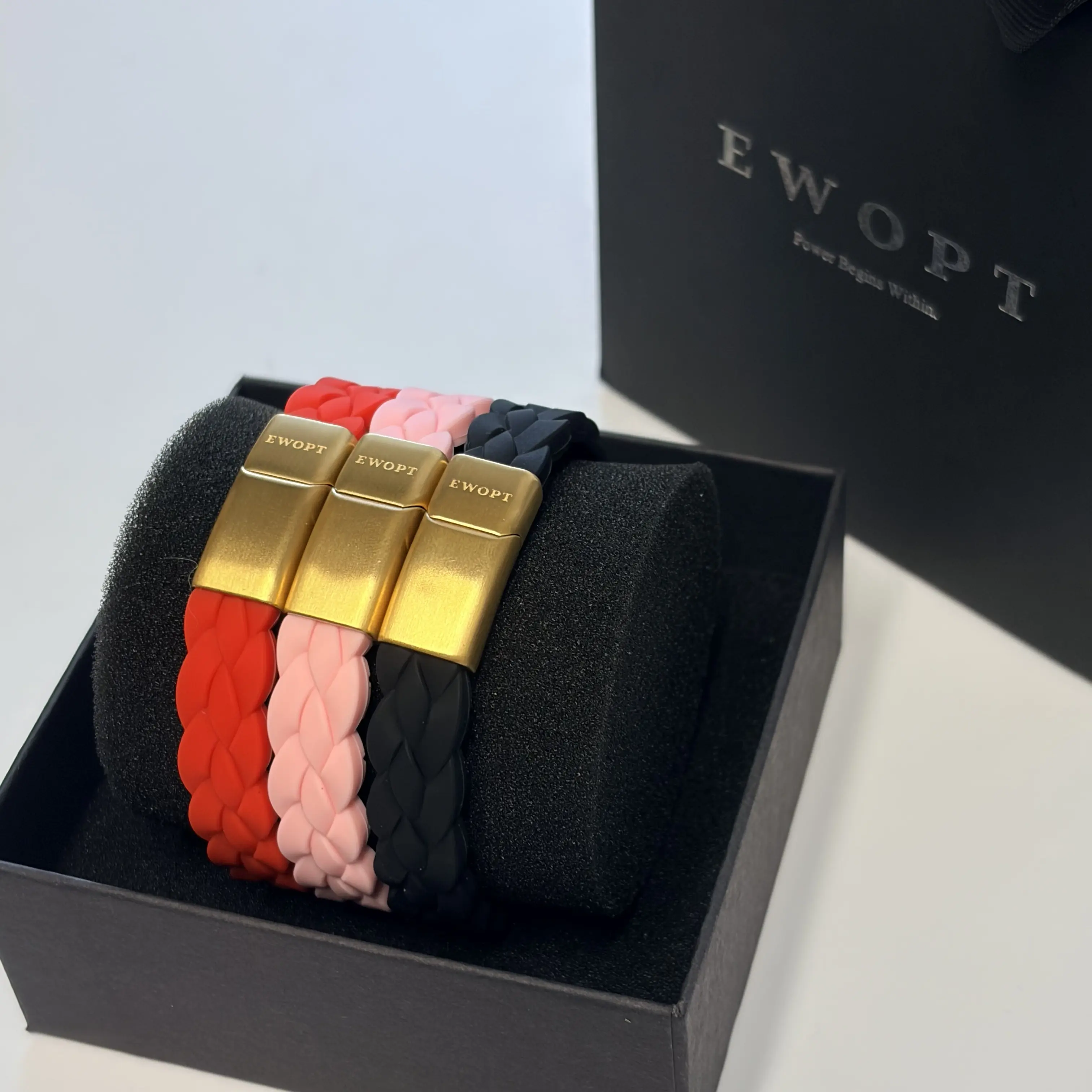 Adjustable Silicone Bracelet with 14K Gold Plated Clasp, Waterproof Minimalist Wristband for Men & Women, Celebrity-Inspired Everyday Fashion Bracelet