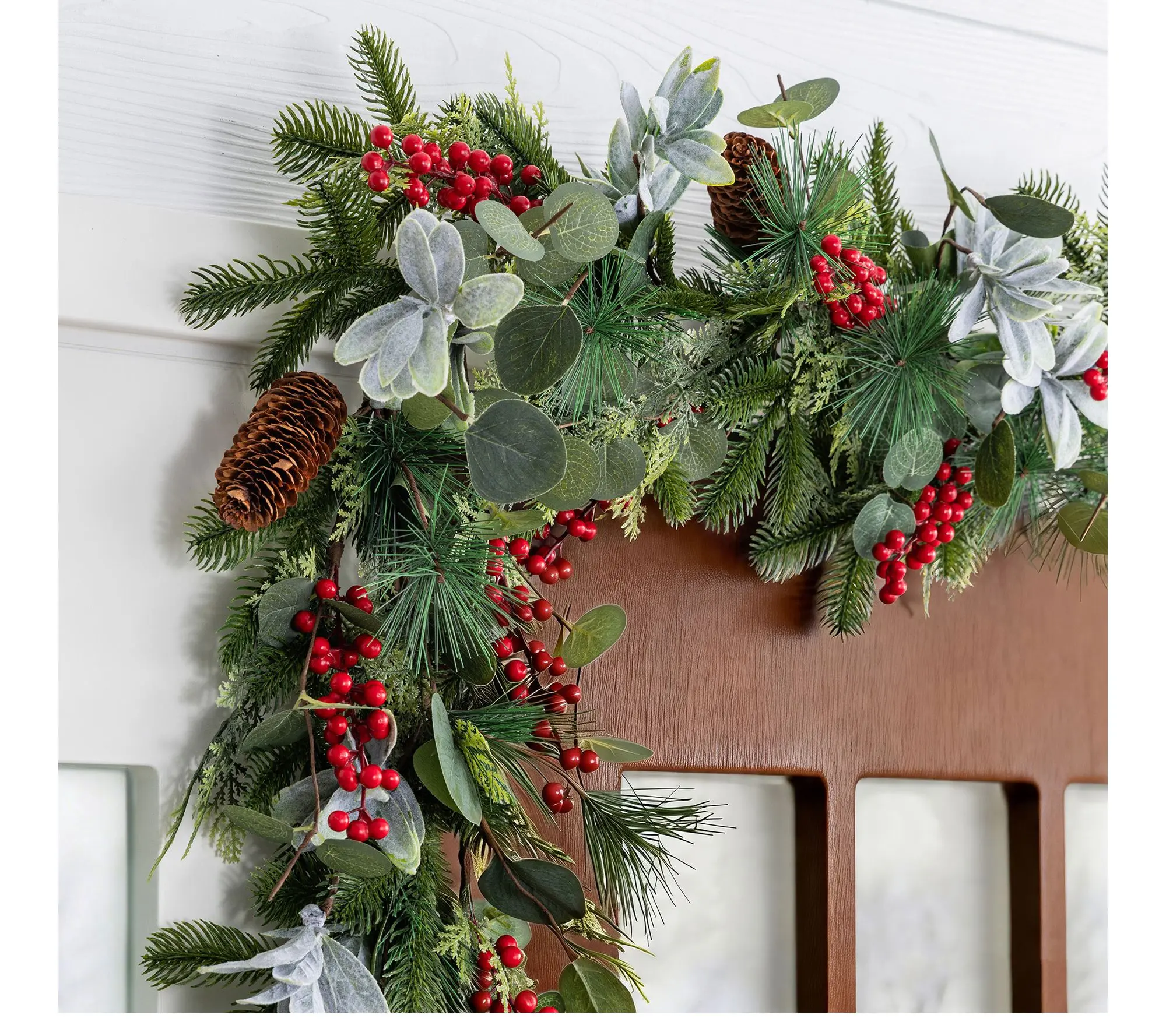 Glitzhome 6ft Christmas Berry & Pinecone Eucalyptus Garland