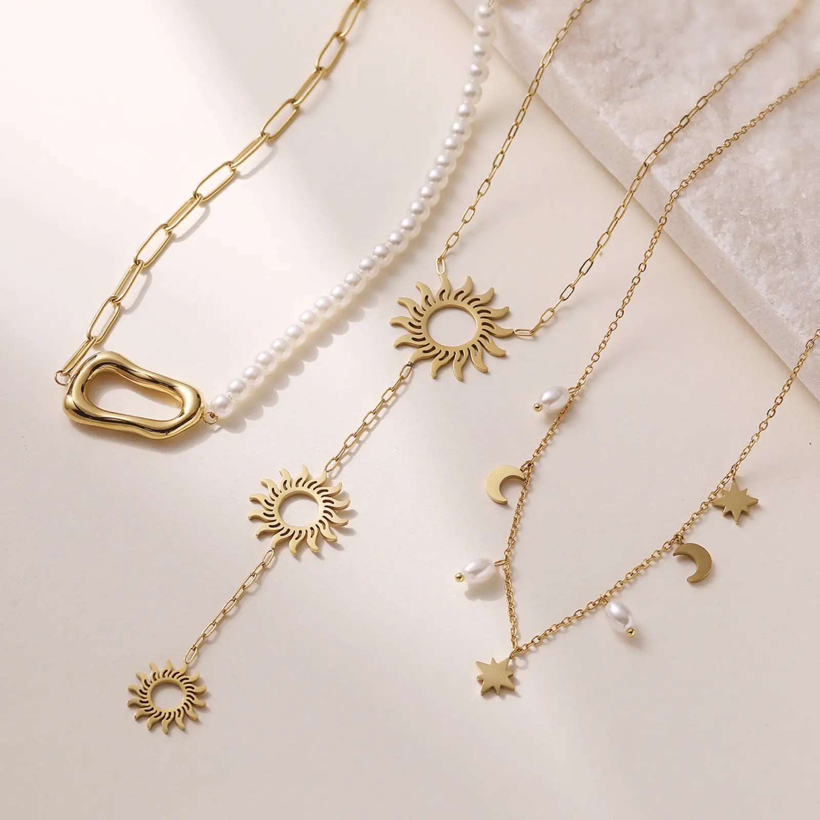 Chic & Minimalist 18K Gold-Plated Stainless Steel Geometric Pendant Necklace — Niche, High-End Clavicle Chain
