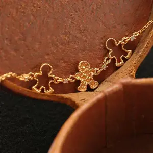 Gold Gingerbread Bracelet ， Christmas Holiday Jewelry， Adjustable Dainty Gold Chain ，Festive Gift for Her
