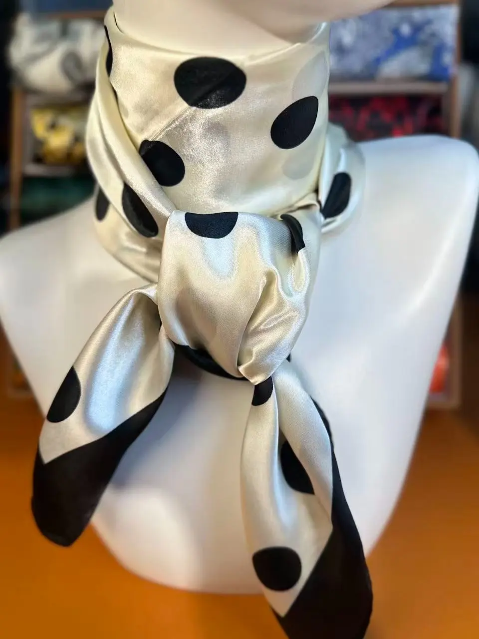 High-quality, exquisite silk scarf