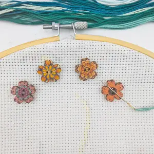 4 Pieces Wooden Mini Floret Magnetic Needle Minder for Cross Stitch, Embroidery Needlework Accessories (S, 0.78in)