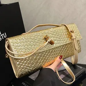 A Fashionable and Luxurious Solid Color Woven Pattern Glossy PU Metal Buckle Flip Cover Adjustable Shoulder Strap Large Capacity Crossbody Bag Shoulder Bag Handbag for Women's Daily Commuting, Shopping and Travel Premium Shoulder Bag Trendy Versatile Bag