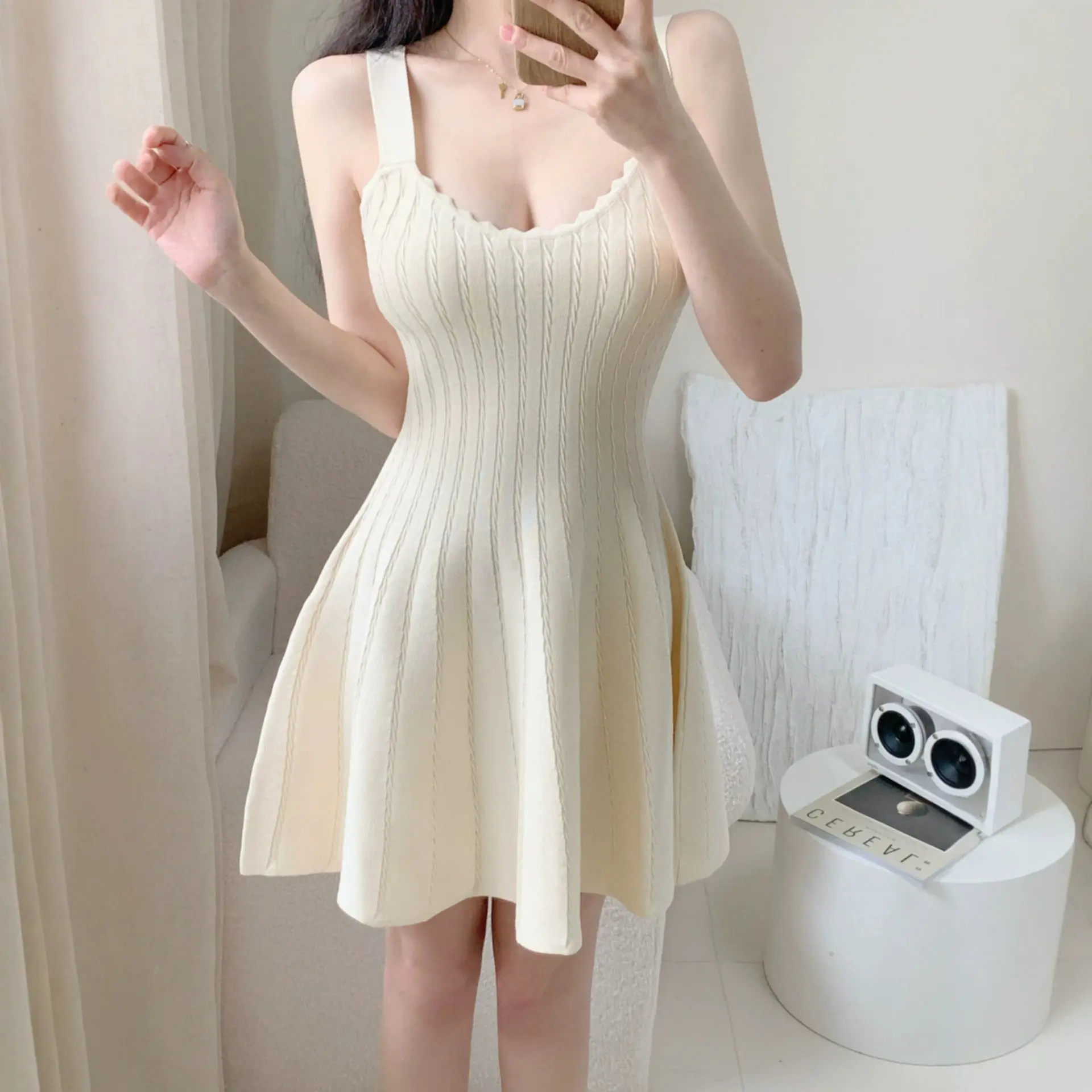Elegant Short Audrey Hepburn-Style Little Black Dress Womens Summer