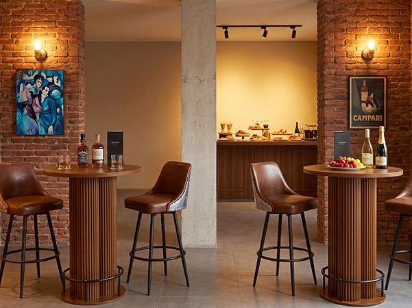 Giratree Bar Table, 39.37" H Round Bistro Table Fluted Pub Table with Base & Metal Ring Footrest Wood Cocktail Desk for Patio, Coffee House, Living Room, Kitchen, Small Space