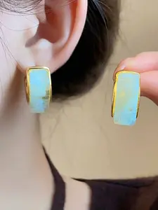 304 stainless steel two-tone C-shaped earrings, ear studs, ear pendants; resin personalized C-shaped ear studs, fashionable, lightweight luxury, high-end feel, plated with 18K gold; suitable for daily wear, parties, or as a gift for friends.