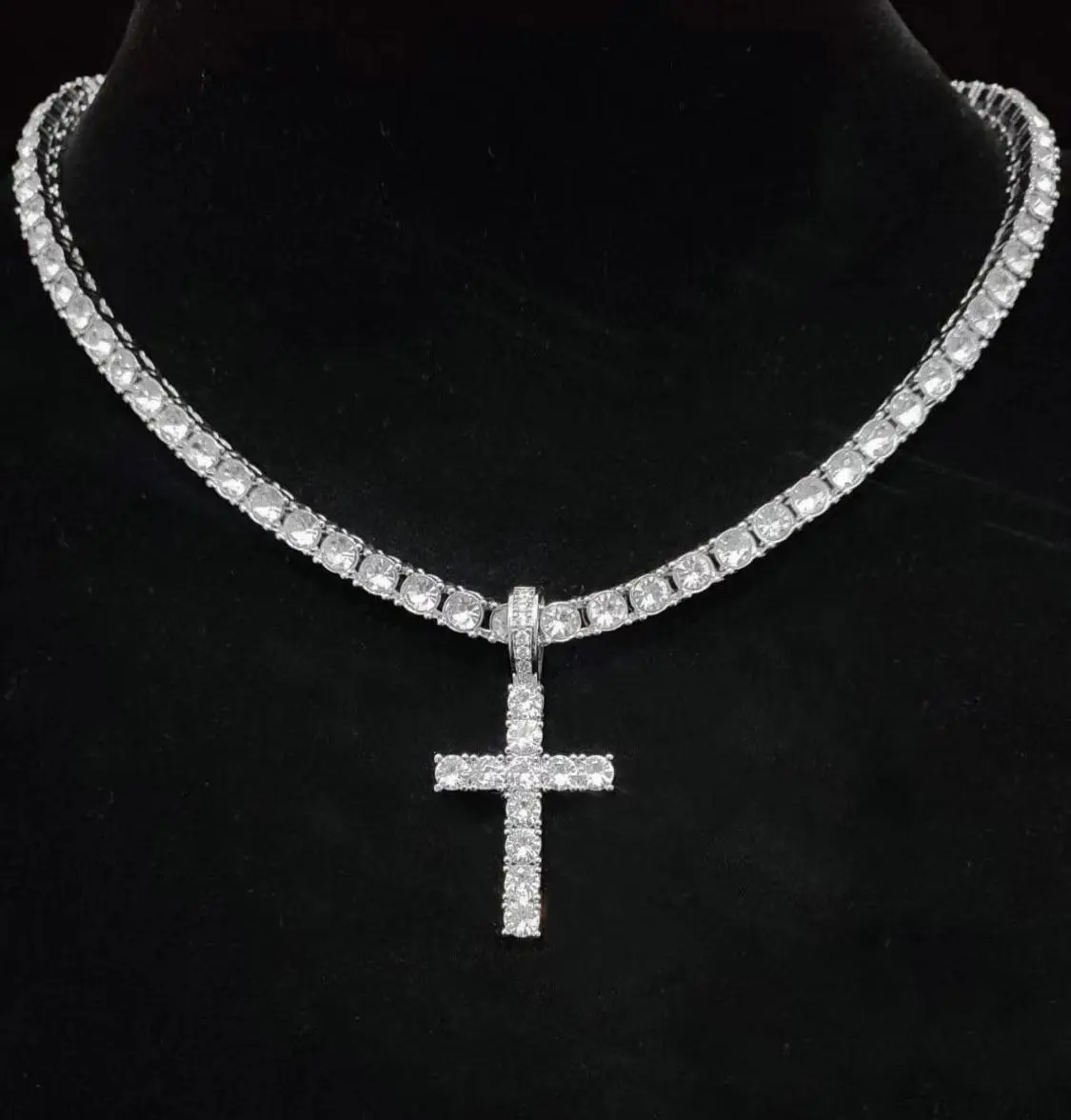 Iced Out Cross Necklace with 20/24 in Chain & Link for Men & Women, 1.1*2 in Alloy Pendant for Casual Wear