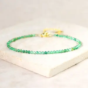 Natural Green Emerald Stone 2.5mm Tiny Beads Crystal Healing Charka Crystal Dainty Gold-Plated Chain Minimalist Bracelet Gift for Women