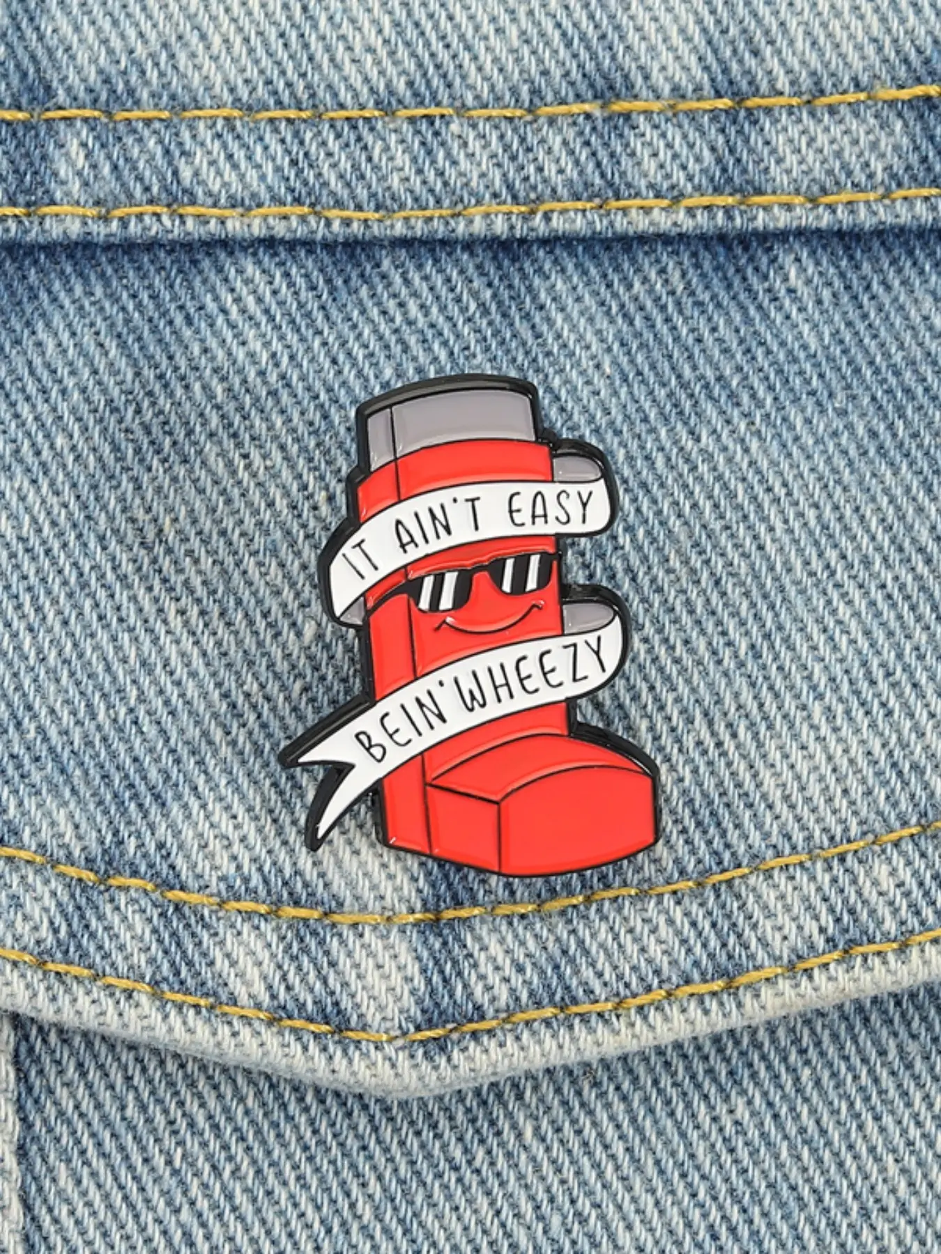 Red Asthma Inhaler & Slogan Design Enamel Brooch, Alloy Brooch Pin, IT AIN'T EASY BEIN' WHEEZY Brooch Alloy Badge for Daily Clothing Decor, Brooch for Jewelry Gift, Awareness Statement Piece, Fashion Accessory