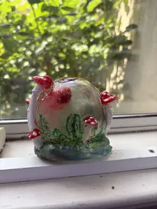 Mushroom globe