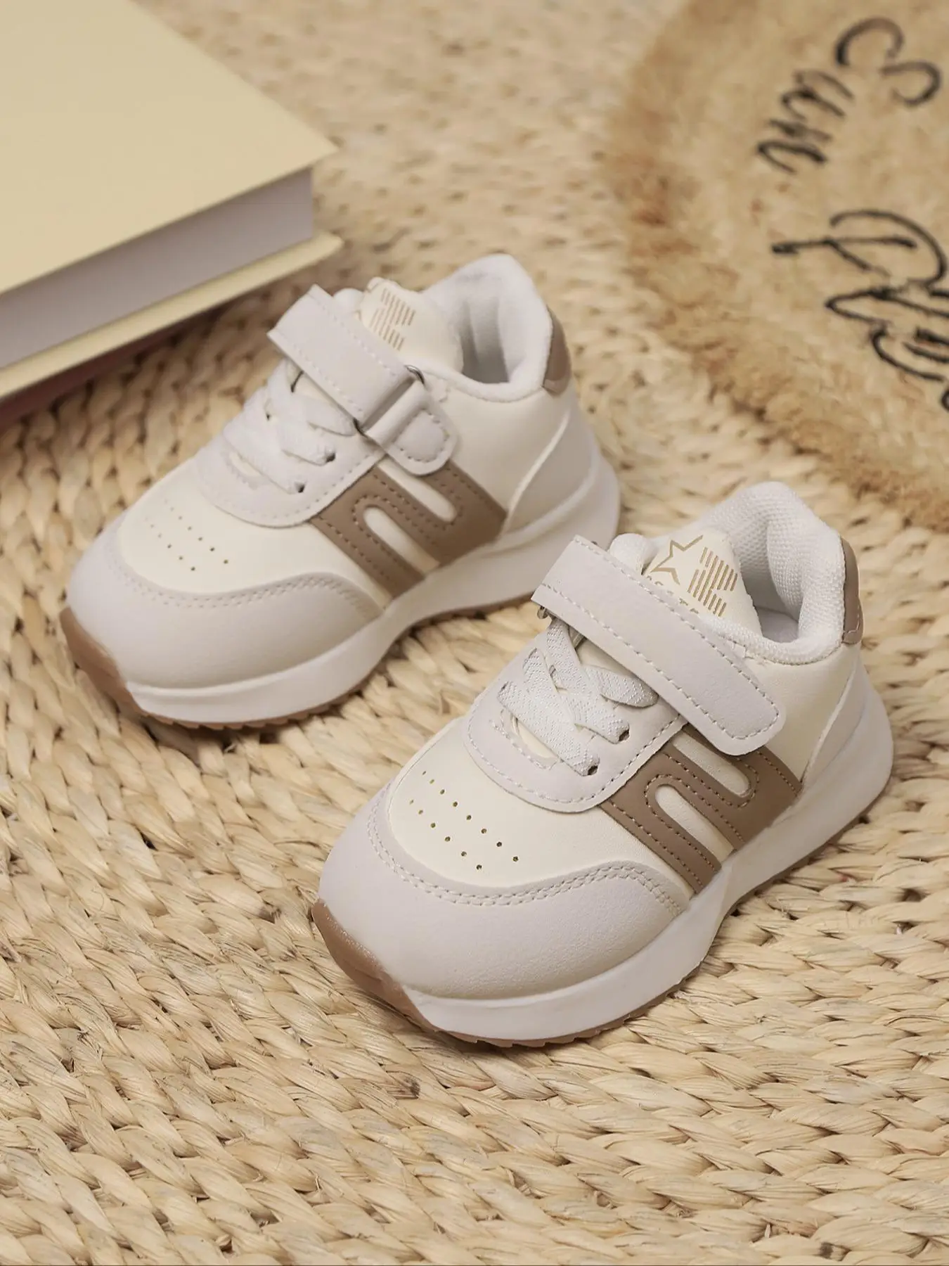 Boy's Colorblock Lace Up Low Top Sneakers, Casual Comfortable Breathable Sports Running Shoes, All-match Non-slip Sneakers for Daily Wear