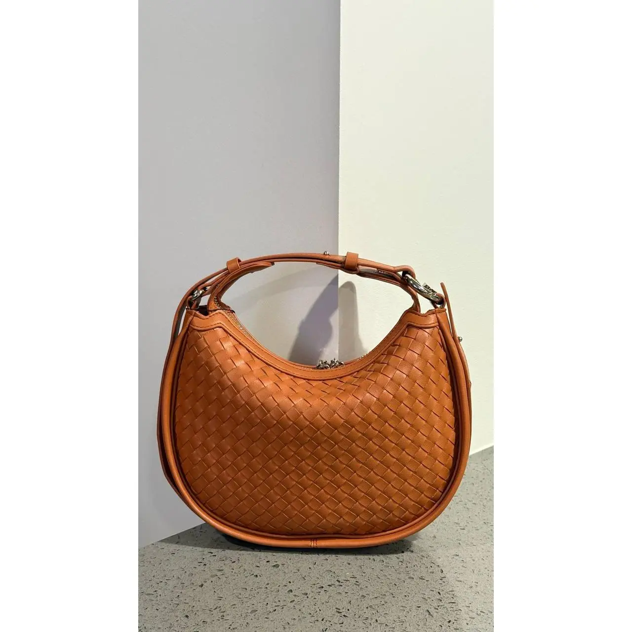 Hobo Bag “Eleganza” – Chic and Versatility in One Accessory