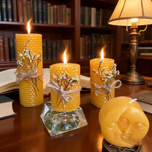 4-piece beeswax candle gift box set, honeycomb pattern pillar candles, moon shape, multi-size combination, a gift for Halloween, Christmas, Valentine's Day, home decoration, weddings, birthdays, and family gatherings