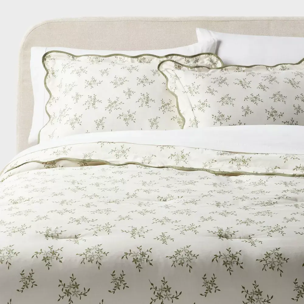 Floral Scallop Comforter and Sham Set for Dorm - Threshold