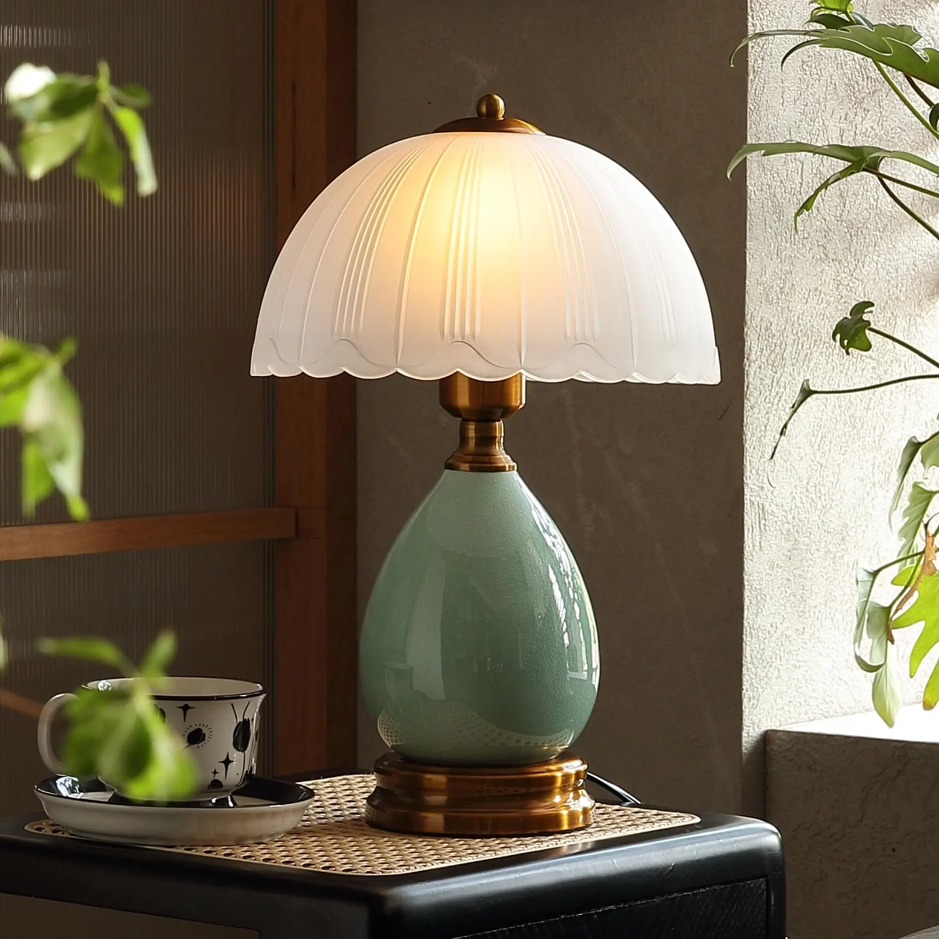 Table Lamps Ceramic Retro Lamp for Living Room,15." Modern Bedside Nightstand Traditional Lamps, Classic Chinoiserie Green Glass Lamp for Home perfect Halloween Party and Holiday Gifts