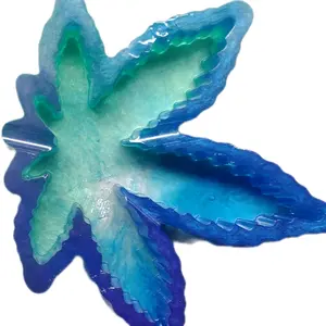 420 Friendly Leaf Ashtrays - Customizable Smoking Experience