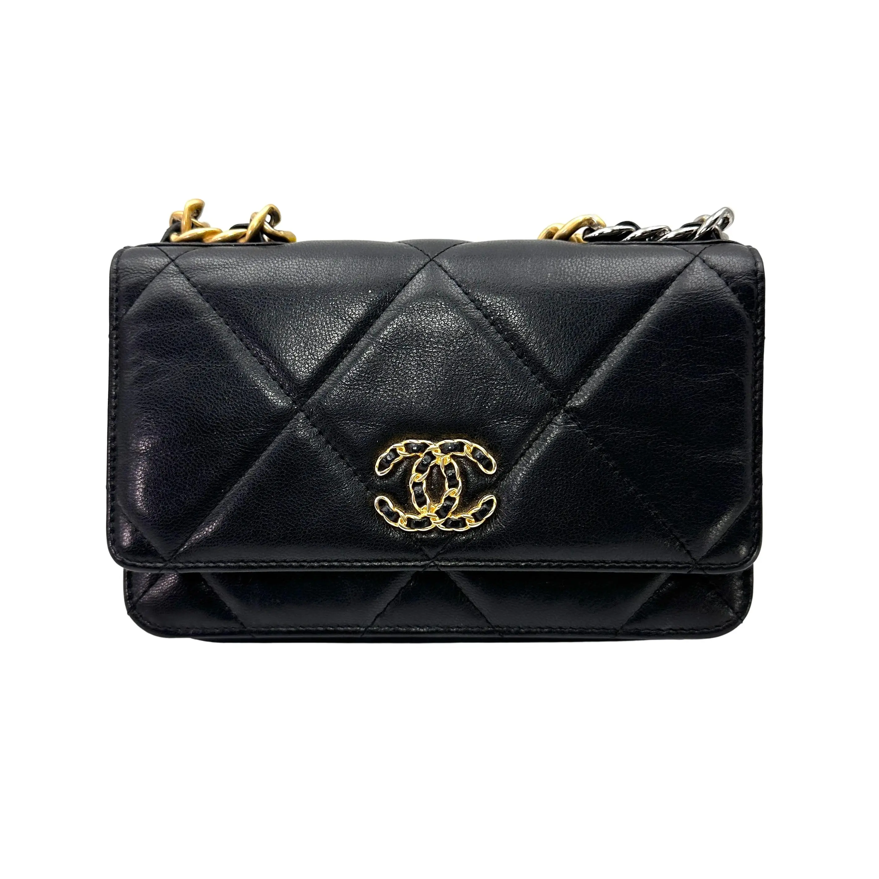 Pre-owned CHANEL Lambskin Crossbody Bags 19Bag Black Quilted Leather Wallet On Chain(30***91) CC2319