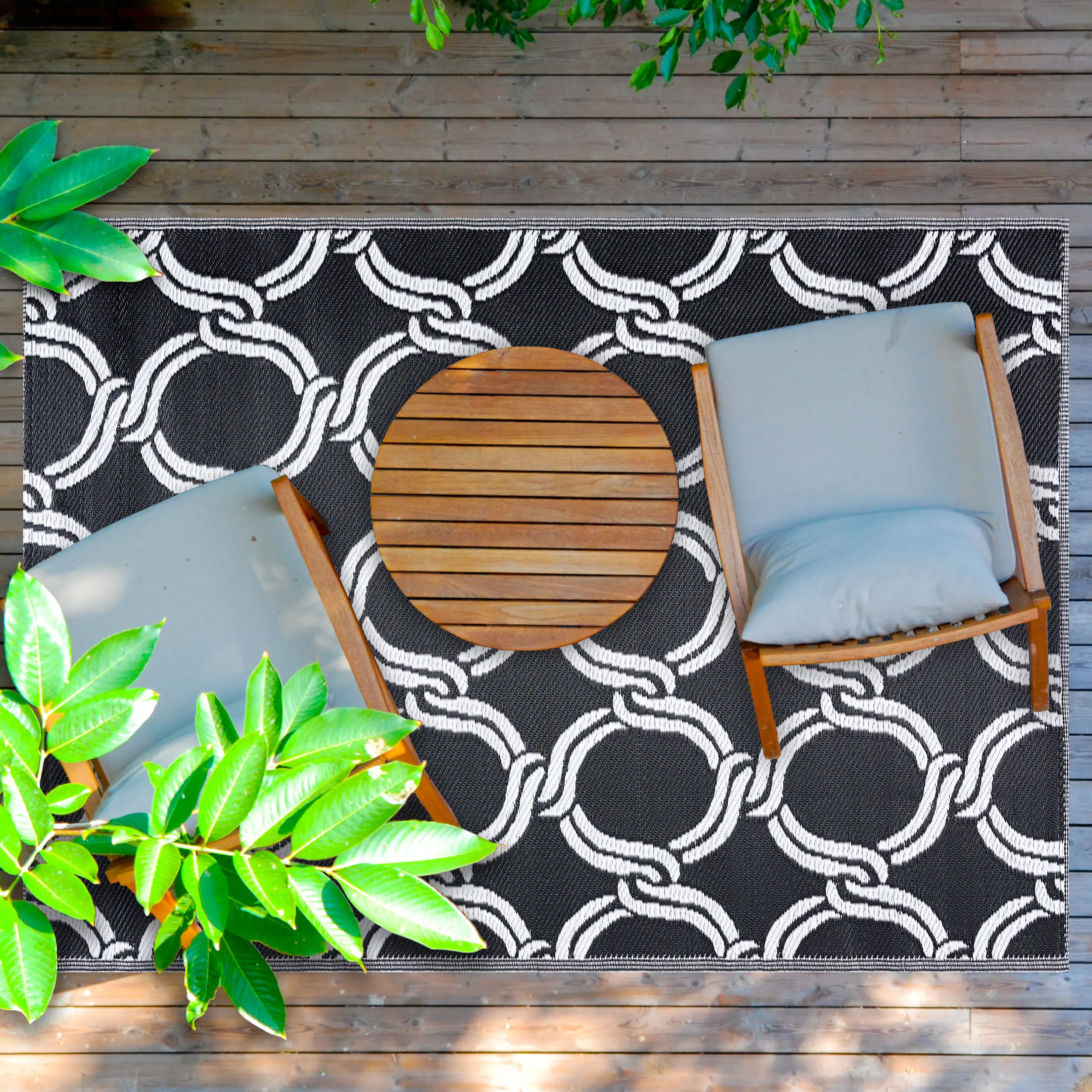 Mykonos Black White 4 ft. x 6 ft. Reversible Recycled Plastic Indoor/Outdoor Area Rug