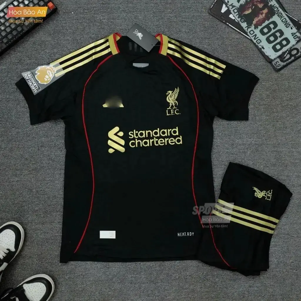 Liverpool FC Black Training Football Kit 2025-26