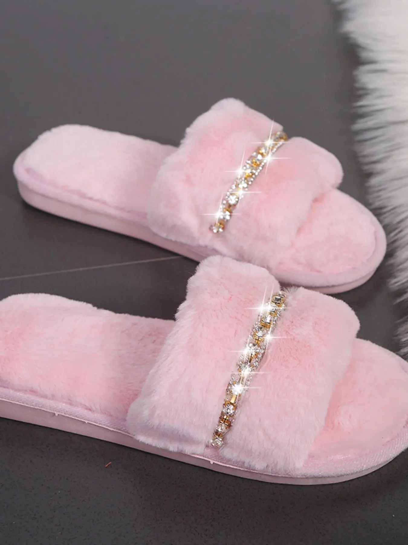 Women's Chain Decorated Plush Slippers, Flat Slippers, Casual Soft Comfortable Home Slippers for Women & Girls, Fluffy House Warm Slippers for Indoor & Outdoor Wear, Cute Fashionable Soft Slippers