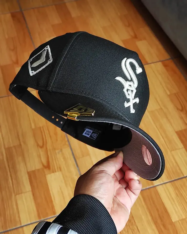 Trendy NEW ERA MLB Chicago White Sox 9FORTY Adjustable Cap – Classic black Crown and Black Visor Baseball Hat with Premium Embroidery and Streetwear Style