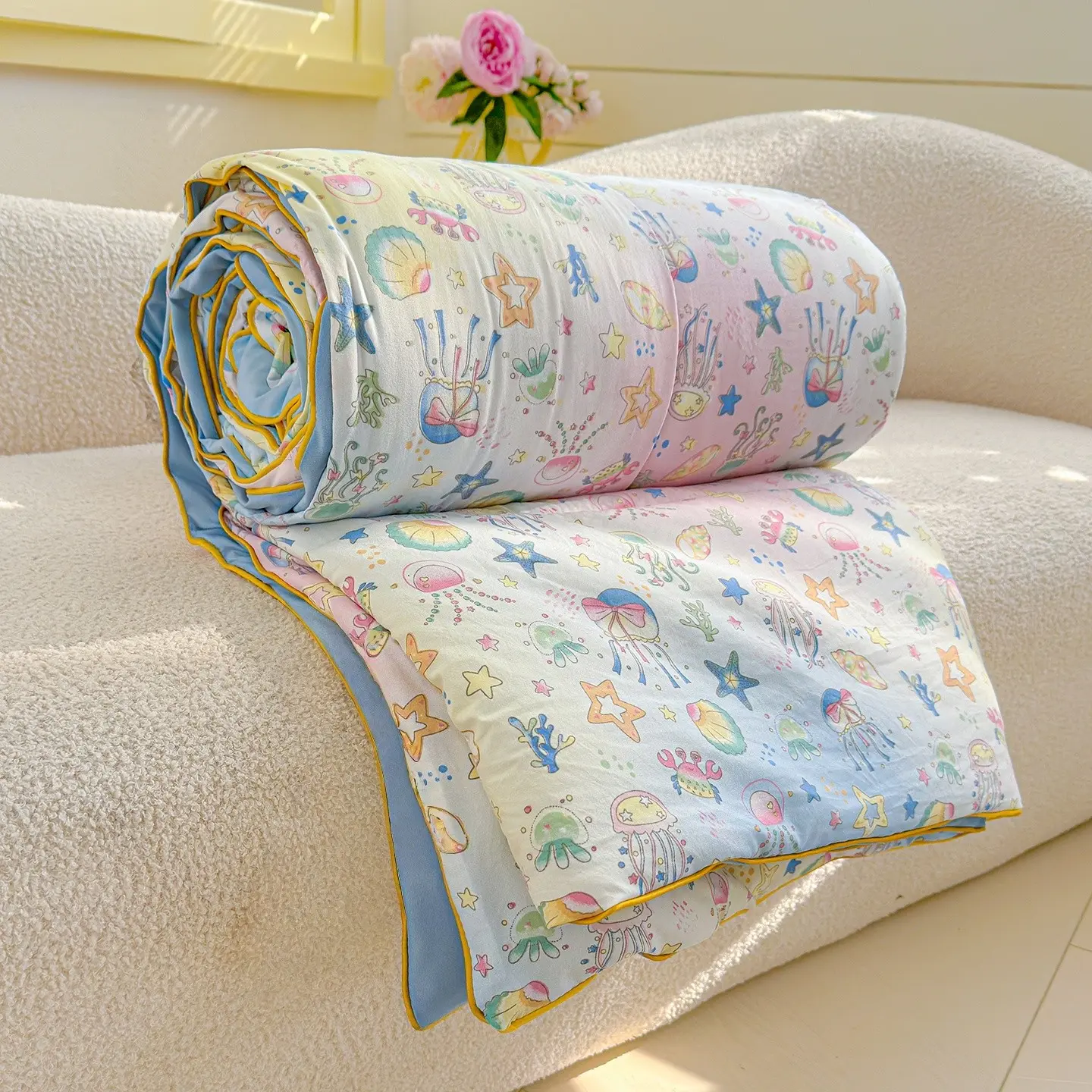 Summer lightweight quilt, soft and skin-friendly air conditioning quilt, summer cooling quilt, Quilted thin quilt, suitable for summer bedrooms, offices, beds, living rooms, and homeisure use, Lightweight Bedding, Soft Lightweight Quilts