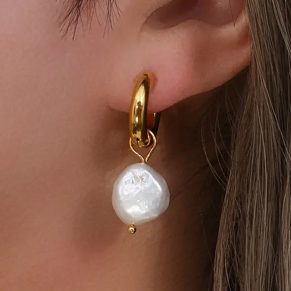 Niche luxury earrings, stainless steel plated 18K freshwater pearl earrings, women's jewelry, exquisite and versatile, suitable for daily matching and gatherings outdoorfun