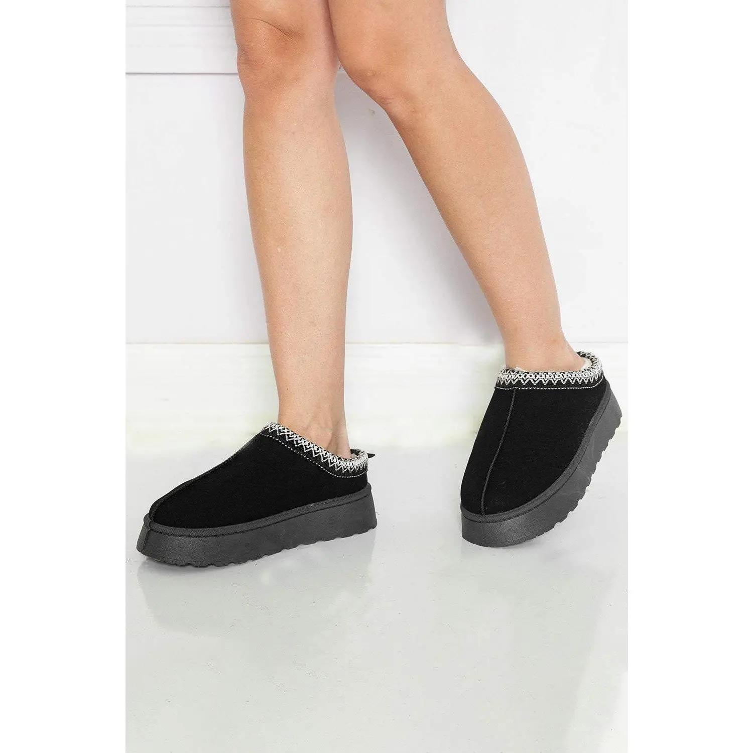 Viral Faux Fur Suede Platform Slides | Black