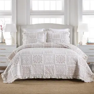 3 Pcs Elegant Pink Floral Ruffle Quilted Bedspread, Classic Patchwork Bed Cover, Premium All Season Bedding Set for Master Bedroom