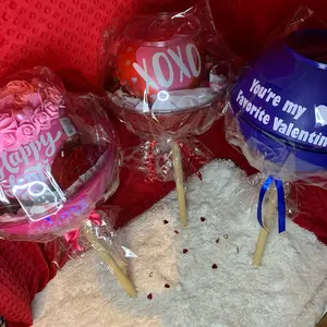 Jumbo Valentine’s Day pops jumbo ring
